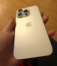 Apple iPhone 15 Pro 128 GB Weiß iOS Smartphone 3-Kamera Slate